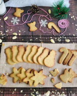 🎄 Publication spéciale Fêtes de Noël – Recettes en Flocons

> ✨ La magie des fêtes s’invite dans ma cuisine… et dans la vôtre !

Décembre est enfin là, et avec lui, cette atmosphère unique où l’on rallume le four, où les épices embaument la maison et où chaque moment devient prétexte à partager un peu de douceur.

Sur Recettes en Flocons, j’aime imaginer des recettes simples, saines, sans gluten et pleines de réconfort… alors pour les fêtes, je vous ai préparé de belles surprises gourmandes 🍪🍫

🎁 Au programme : biscuits dorés, boissons chaudes réconfortantes, desserts parfumés, brunchs d’hiver, petites douceurs à offrir et recettes salées faciles pour vos repas de Noël.

Des idées pour régaler vos proches, décorer vos tables, et surtout profiter de ces moments qui comptent vraiment 🕯️

➤ Et vous, quelle est la recette qui représente le mieux Noël dans votre famille ?
Je serai ravie de lire vos traditions ❤️

🌟 Je vous souhaite un mois rempli de chaleur, de partage… et de gourmandise.

---

#NoelEnFlocons #RecettesEnFlocons #FetesDeNoel #CuisineMaison #SansGluten #GourmandiseDeFete #RecettesDeNoel #HiverCocooning #DouceursDeNoel #CuisineRéconfortante