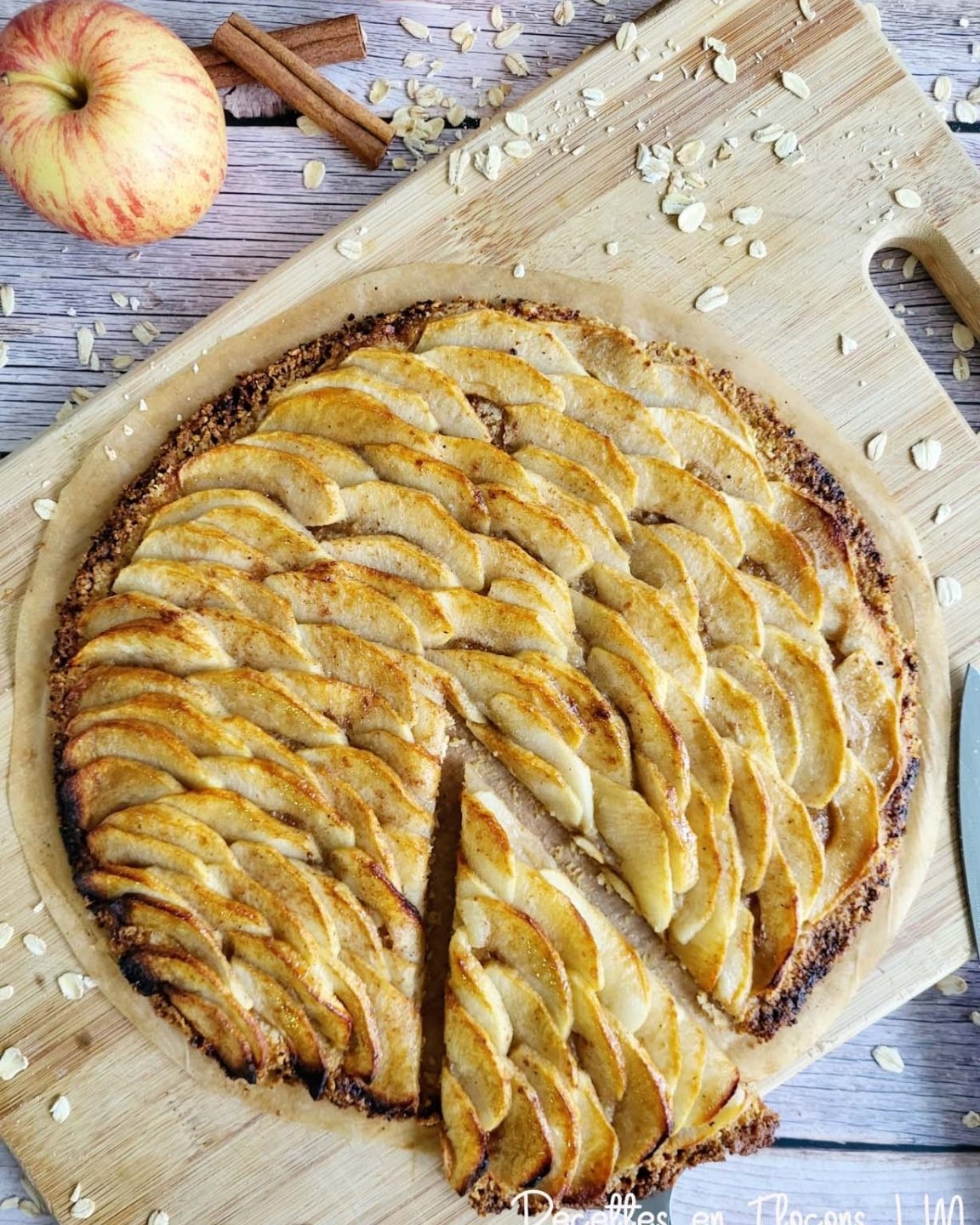 🍏🥧 Tarte fine aux pommes à l’avoine – sans gluten

Un dessert tout en douceur, parfait pour savourer la saison des pommes 🍂
Avec sa pâte légère aux flocons d’avoine, ses lamelles de pommes fondantes et une touche de cannelle… la recette idéale pour un goûter ou un dessert réconfortant ✨

📍 Recette complète : recettesenflocons.com/recipe/tarte-fine-aux-pommes-a-lavoine 

💬 Tu la préfères nature ou accompagnée d’une boule de glace vanille 🍨 ?

#tarteauxpommes #sansgluten #dessertautomne #cuisinedesaison #recettesansgluten #glutenfree #faitmaison #gourmandisesansgluten #dessertfacile #gateaumaison
#challengesansgluten #recettesenflocons