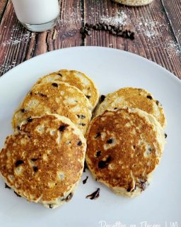 🥞🍫 Pancakes protéinés aux pépites de chocolat – sans gluten
Moelleux, gourmands et riches en protéines 💪
Le combo parfait pour bien commencer la journée (ou se faire plaisir au goûter 😋)

📍 Recette complète sur le blog, lien sous ma bio
👉 recettesenflocons.com/recipe/pancakes-proteines-aux-pepites-de-chocolat-sans-gluten

💬 Tu les préfères nature 🥞, avec fruits 🍓 ou recouverts de chocolat fondu 🍫 ?

---

#pancakesansgluten #recettesansgluten #glutenfree #petitdejeunerhealthy #gouterhealthy #faitmaison #gourmandisesansgluten #pancakesmaison #chocolataddict #healthyfood #recettesenflocons #challengesansgluten